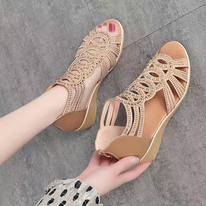🔥【Kup 1, a 1 dostaniesz gratis】👡【35-42】Nowe modne sandały damskie w jednolitym kolorze 2025