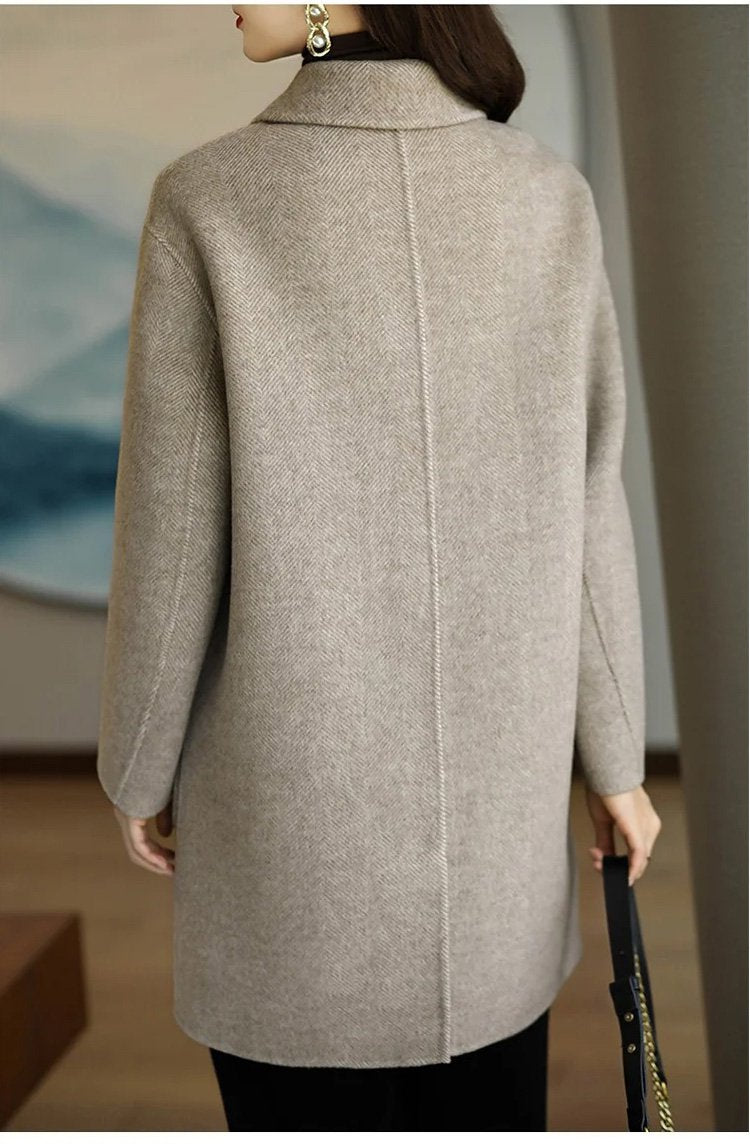 🌈🔥【Vruća rasprodaja · Jesen/Zima 2025】Srednje dugi vuneni kaput – Topao, moderan in udoban