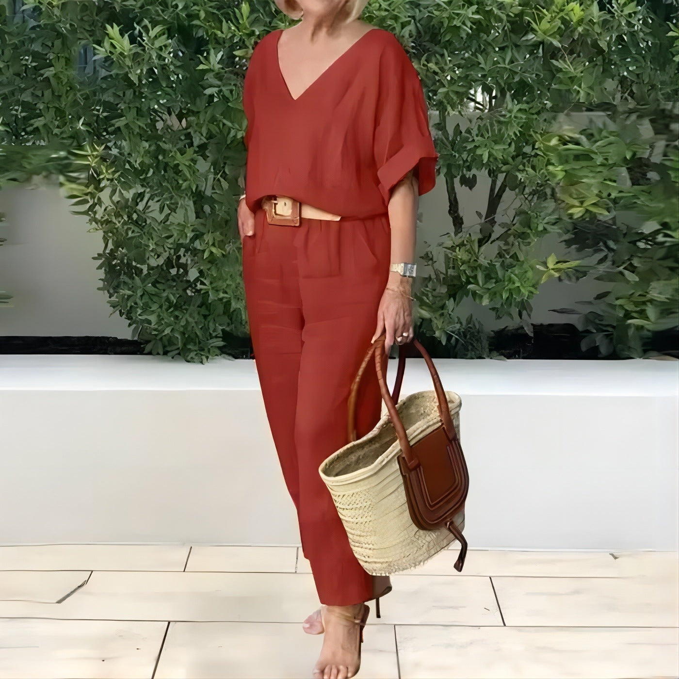 Eleganten ženski komplet iz lana in bombaža: ohlapna bluza z V-izrezom in dolge hlače, mehak, zračen in hladen material