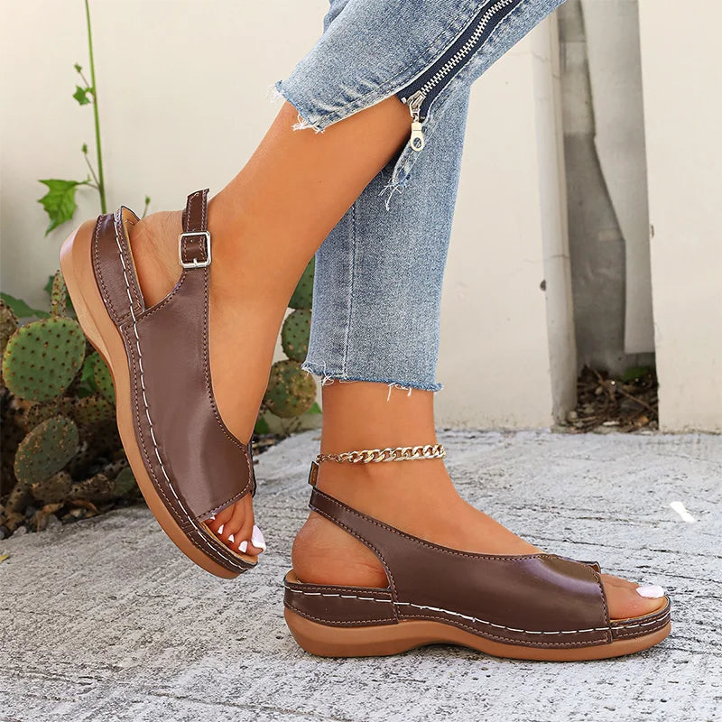 👡 Premium rimski sandali iz kravje kože – debel anatomski podplat, hitro zapenjanje z ježkom in velike velikosti 36–43! ☀️✨