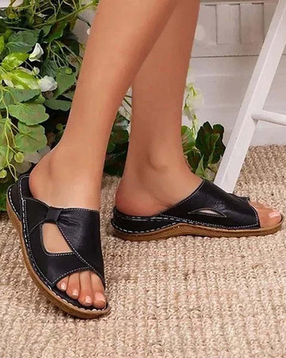 Nowe stylowe i wygodne kapcie damskie.Materiał skórzany, wygodny w noszeniu.Na każdą porę roku【35-43】