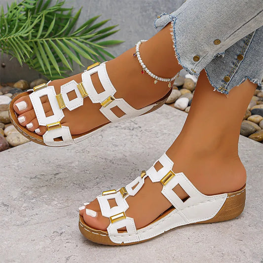 👡【Udobni in sproščujoči za hojo】Retro sandali s peto (z oporo za stopalski lok)
